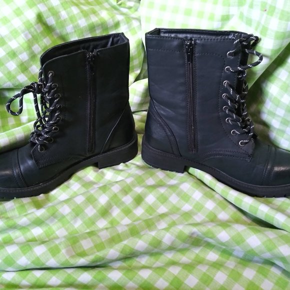 Steve Madden faux leather women's combat boots- size 8 - Picture 2 of 5